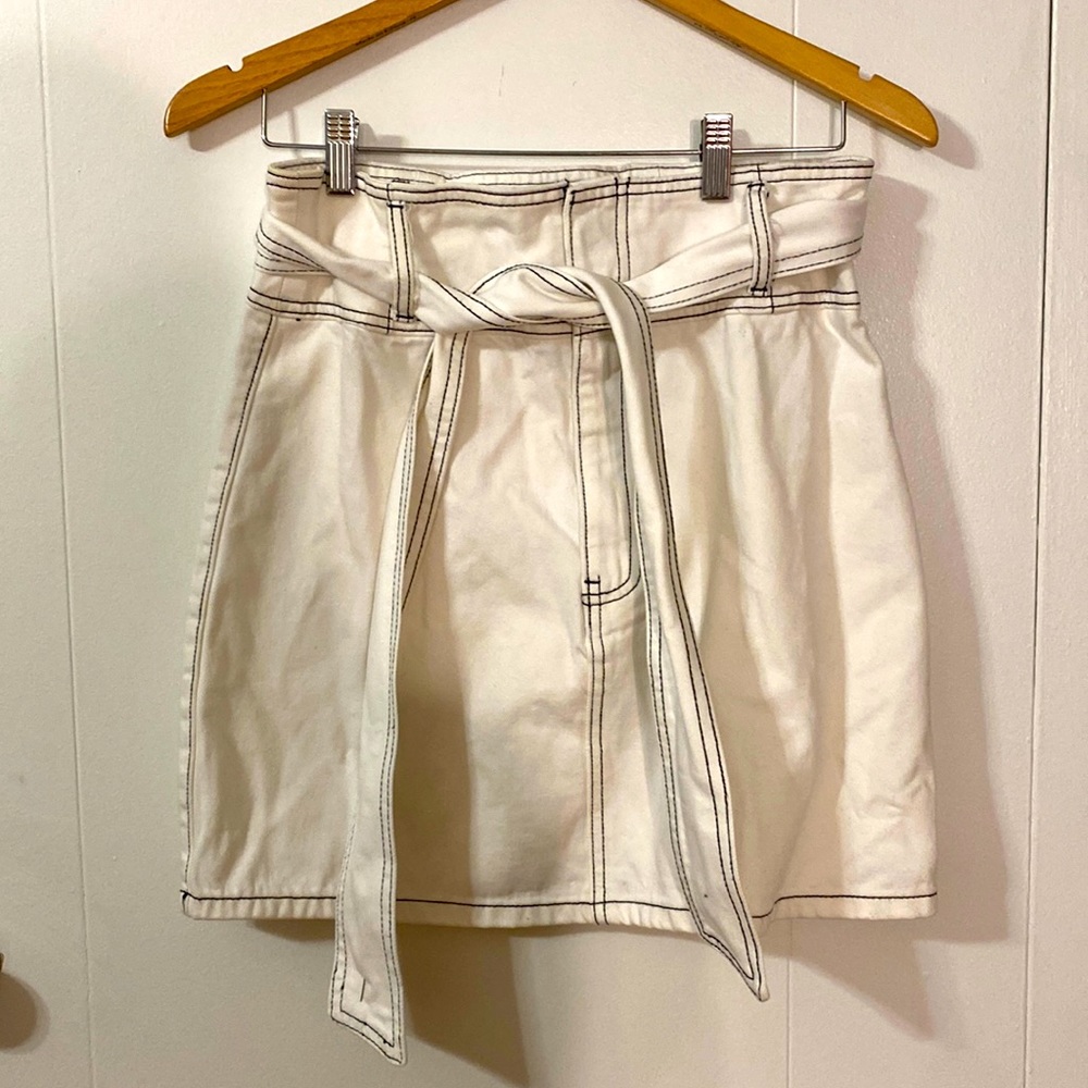White denim mini skirt with belt